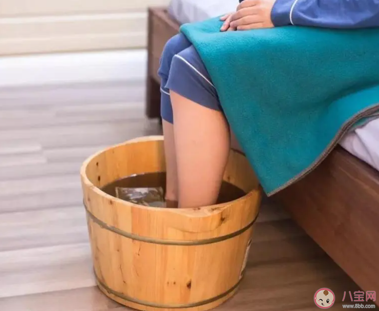 热水泡脚确实能睡得更香吗 冬天泡脚有哪些好处