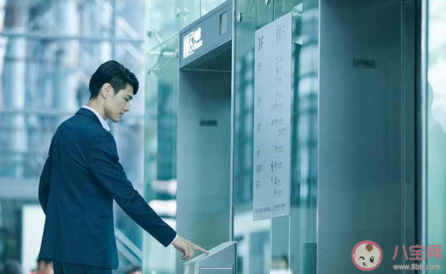 日常如何安全乘坐电梯 被困电梯了该怎么办 日常如何安全乘坐电梯 被困电梯了该怎么办