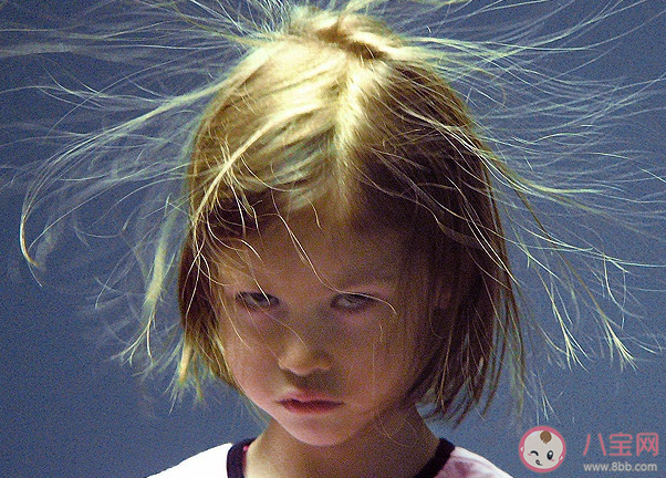 冬天为什么容易产生静电 冬天静电严重怎么办