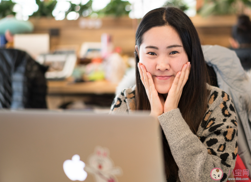 办公室同事一天不说话正常吗 为什么和同事没话说