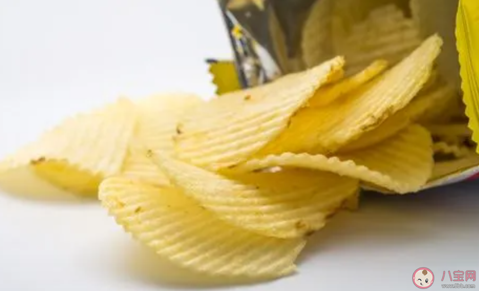 经常吃薯片身体会发生什么变化 袋装薯片和桶装薯片不一样吗 经常吃薯片身体会发生什么变化 袋装薯片和桶装薯片不一样吗