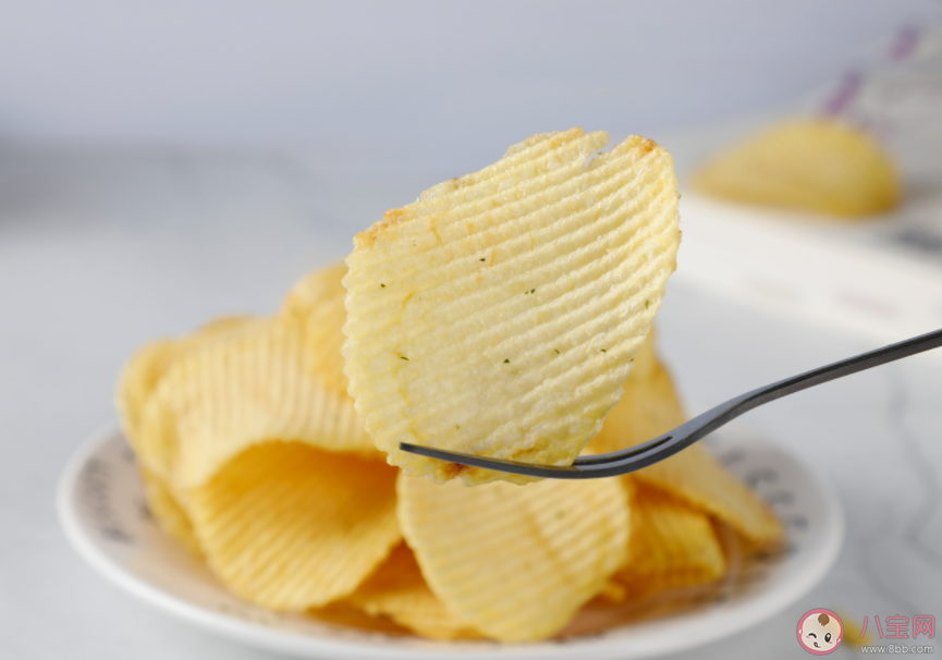 经常吃薯片身体会发生什么变化 袋装薯片和桶装薯片不一样吗 经常吃薯片身体会发生什么变化 袋装薯片和桶装薯片不一样吗