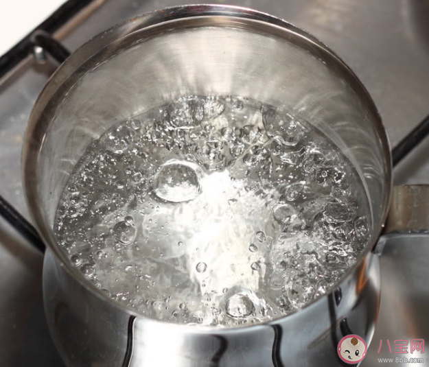 没盖杯盖的隔夜水不能喝吗 隔夜水喝了有什么影响 没盖杯盖的隔夜水不能喝吗 隔夜水喝了有什么影响