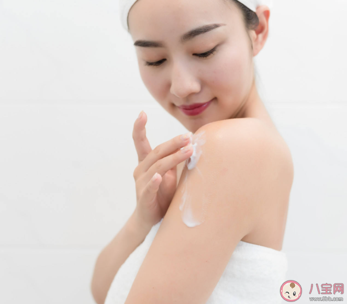 为什么每次洗澡身上都有泥可搓 洗澡一定要搓泥吗 为什么每次洗澡身上都有泥可搓 洗澡一定要搓泥吗