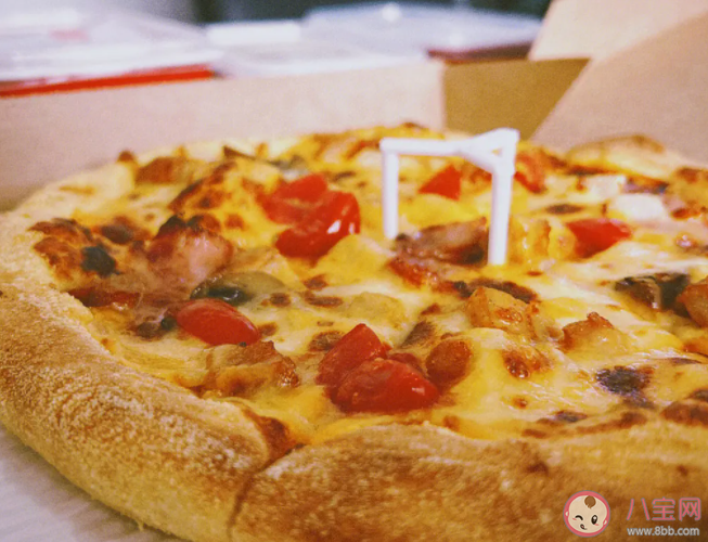 披萨包装盒里经常会放一个小型三脚架最初用途是什么 蚂蚁庄园2月2日答案介绍