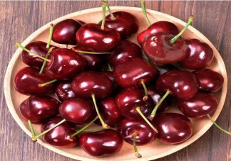 车厘子为什么会红到发黑 车厘子能多吃吗