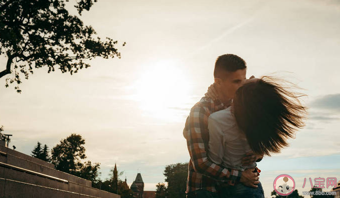 经常拥抱对心脏有好处吗 拥抱能带来哪些益处