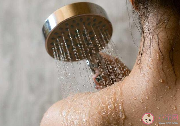 运动后不洗澡后背易长痘是真的吗 运动后多久能洗澡