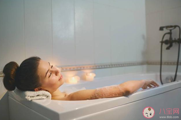 运动后不洗澡后背易长痘是真的吗 运动后多久能洗澡