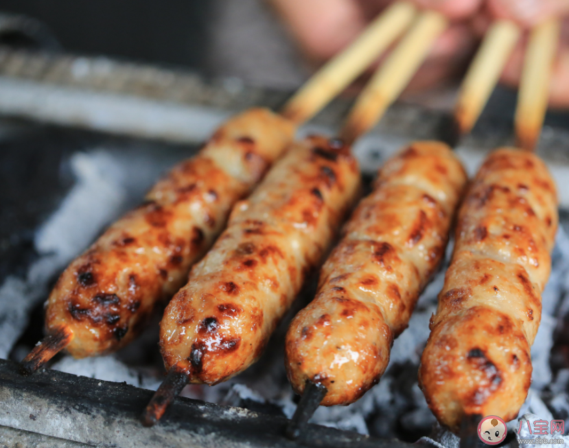 火爆大街小巷的淀粉肠是什么做的 淀粉肠为什么受欢迎