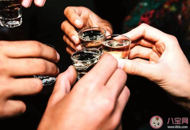 喝酒脸白的人可能更危险吗 哪些药酒后不能吃