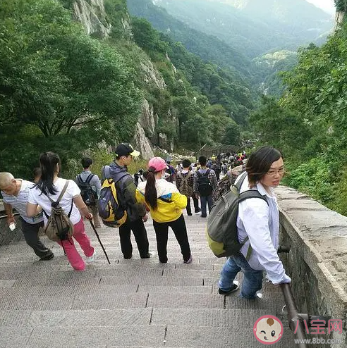 男子为徒步爬泰山把身份证存半山腰 徒步爬完泰山会有多累