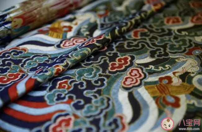 以下哪句诗描写的是云锦之美 蚂蚁新村3月28日答案